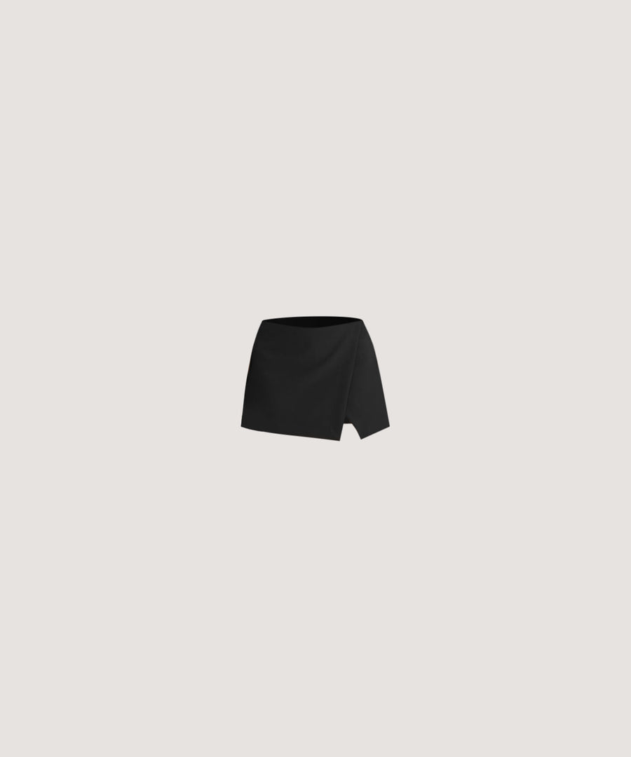 Get the best of both style and comfort with the Frankie Skort. Featuring a low-waist fit, built-in shorts, slight-stretch fabric, front split, and an invisible zip for a sleek, versatile look.