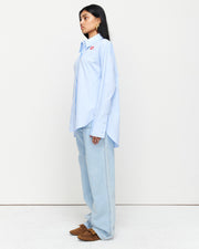 The Classic Cotton Shirt is an oversized essential, crafted from 100% cotton for effortless wear. Featuring a cheeky kiss embroidery under the left collar, this piece showcases exclusive artwork in collaboration with Anouk Colantoni.
