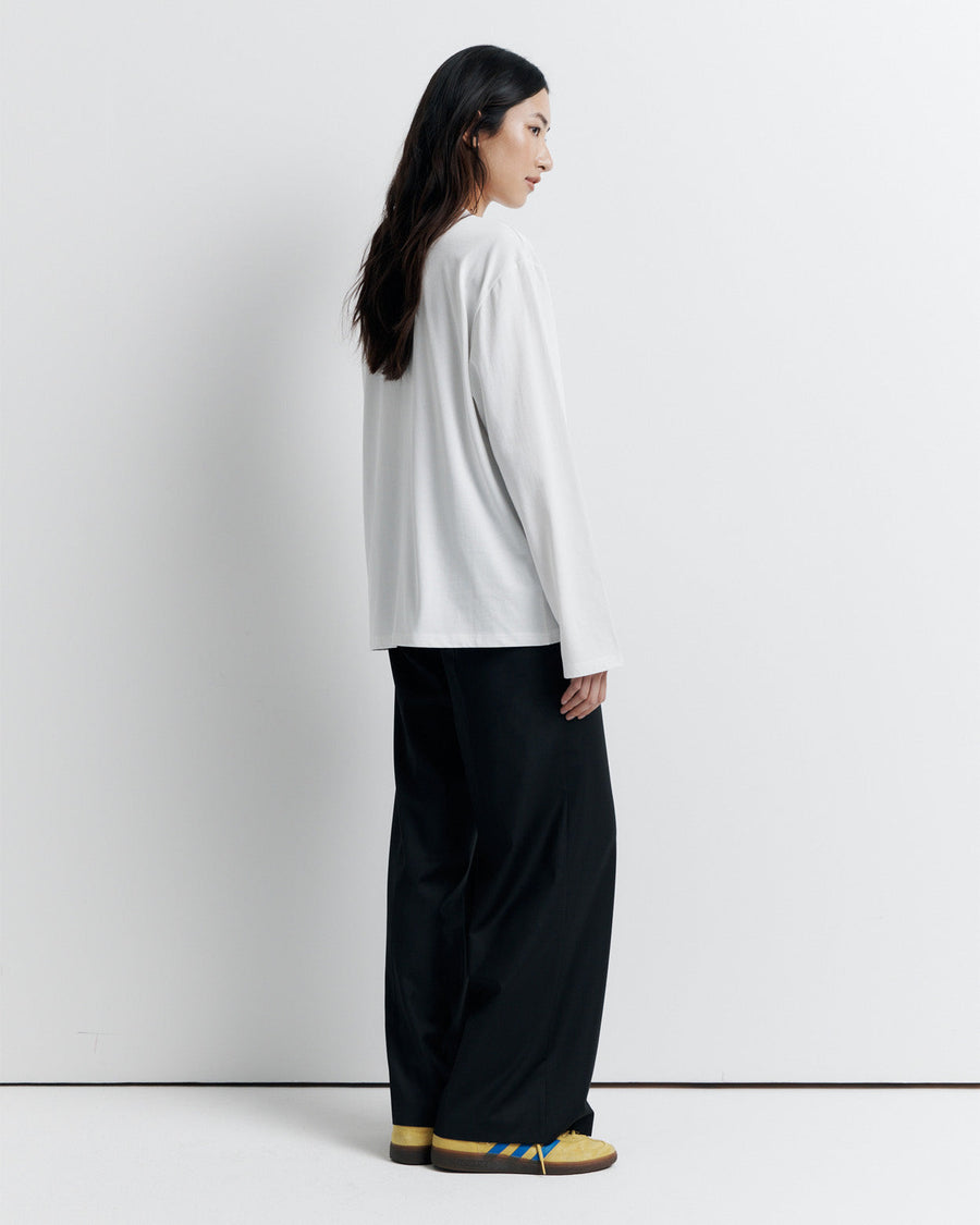 The RAS Long Sleeve Tee is a classic crew neck boyfriend tee with long sleeves, featuring the signature Romy Athletic Society logo for an effortlessly cool, sporty look.