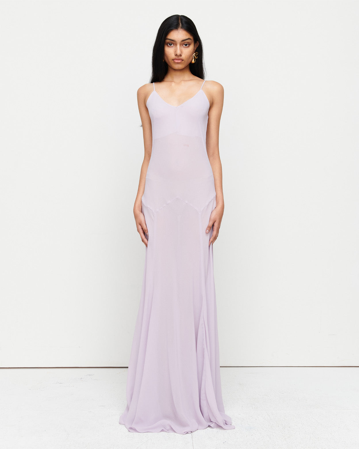 The Charlie Gown in Lilac is a reimagined Romy favorite, featuring a floor-length silhouette, adjustable straps, and a separate slip. Crafted from 100% polyester for effortless elegance and versatility.