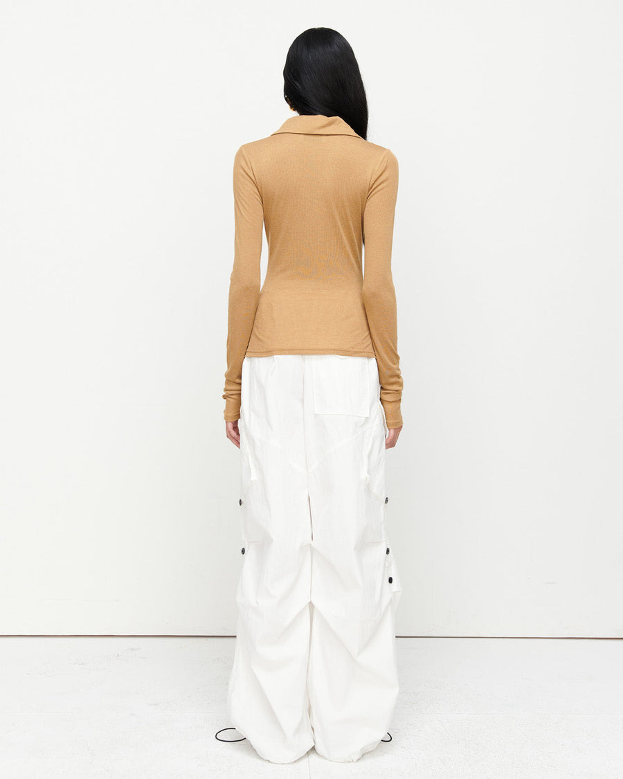 Elevate your wardrobe with the Louise Knit Top in Tan—a collared Henley-style design featuring soft gathers over the bust and elongated sleeves for effortless layering. Crafted from a luxe blend of Lyocell, acrylic, and wool, and finished with our signature ‘R’ embroidery.