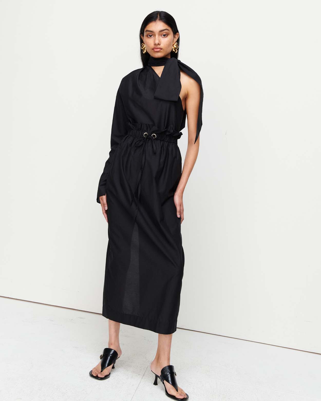 Elevate your wardrobe with the Milla Skirt – featuring a paper bag drawstring waist, a central rear vent, and a sleek calf-length silhouette with a straight hem.