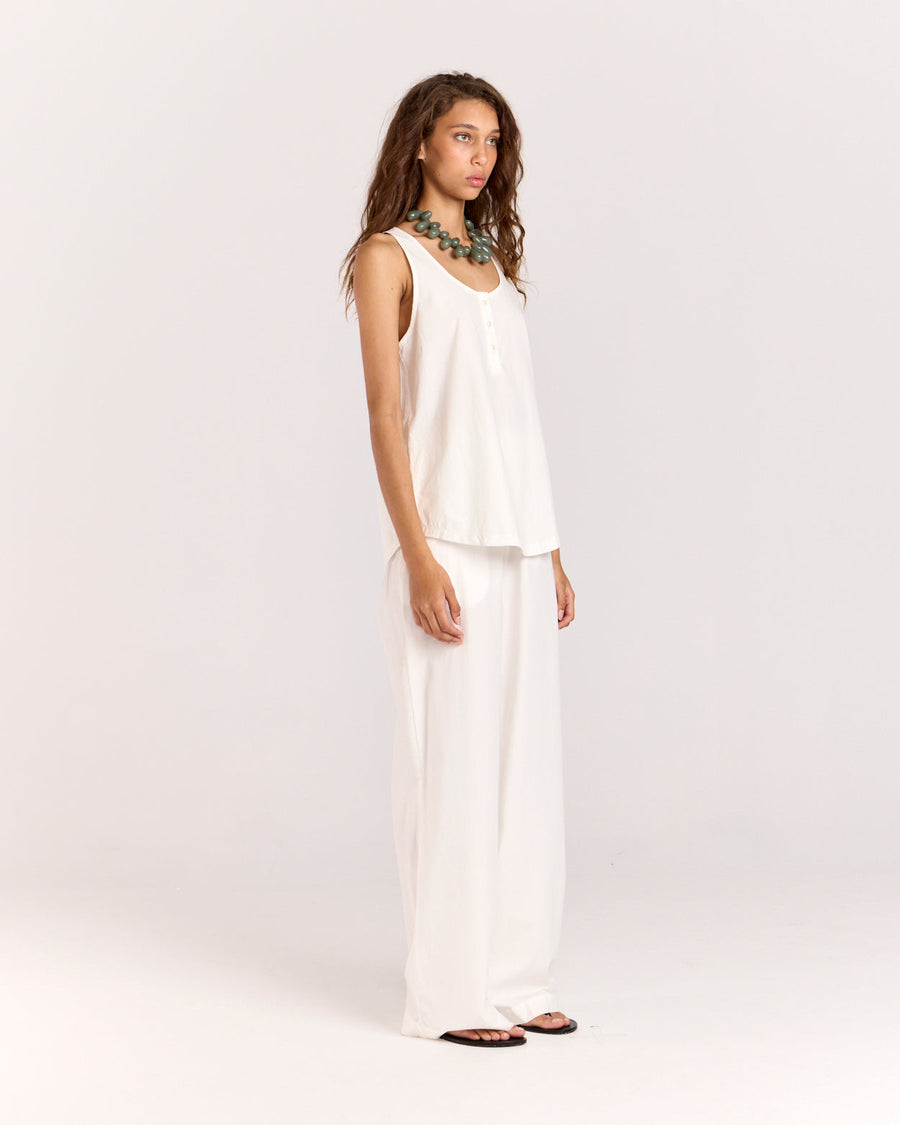 Introducing the Summer Tank, featuring an elegant scoop neckline adorned with self-covered buttons. Cut in an off-the-body, relaxed silhouette, this tank is crafted from beautifully soft cotton-tencel fabric that moves effortlessly with you, making it a perfect addition to your warm-weather wardrobe.